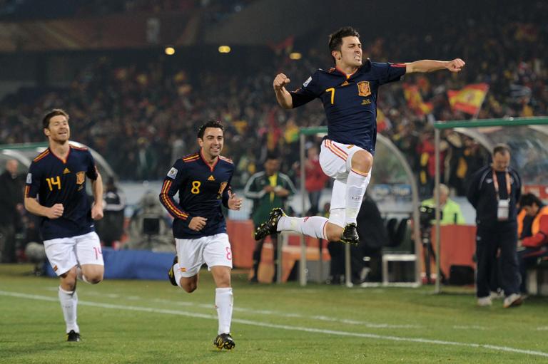 PRETORIA, SOUTH AFRICA - JUNE 25:  David Villa of Spain celebrates scoring the opening goal with team mates Xabi Alonso and Xavi Hernandez during the 2010 FIFA World Cup South Africa Group H match between Chile and Spain at Loftus Versfeld Stadium on June 25, 2010 in Tshwane/Pretoria, South Africa.  (Photo by Jasper Juinen/Getty Images)