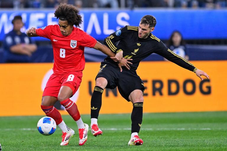 RECORD DATE NOT STATED IV CONCACAF NATIONS LEAGUE 2024-2025 Mexico vs Panama - Final Adalberto Carrasquilla R of Panama fights for the ball with Santiago Gimenez R of Mexico during the Final match between Mexican national team, Nationalteam Mexico and Panama as part Final Four of the Concacaf Nations League 2024-2025 at SoFi Stadium on March 23, 2025 in Inglewood, Los Angeles, California, United States. INGLEWOOD LOS ANGELES CALIFORNIA UNITED STATES PUBLICATIONxNOTxINxMEXxCHNxRUS Copyright: xJorgexMartinezx 20250323204950_CNL_2025_F_MEX_PAN_CARRASQUILLA188