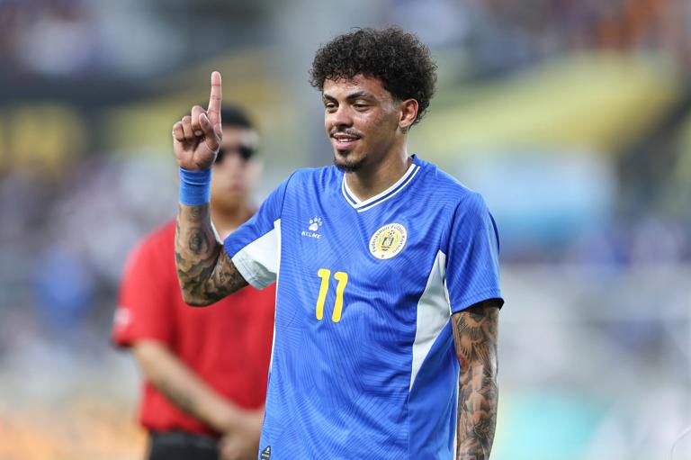 HOUSTON, TEXAS - JUNE 21: Jeremy Antonisse #11 of Cura&Atilde;&sect;ao celebrates after getting the tie against Canada during the Group Stage - Group B match between Cura&Atilde;&sect;ao and Canada as part of the 2025 CONCACAF Gold Cup at Shell Energy Stadium on June 21, 2025 in Houston, Texas. (Photo by Omar Vega/Getty Images)